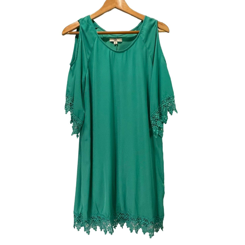 Green cold shoulder Crochet lace trim dress Lined Size L